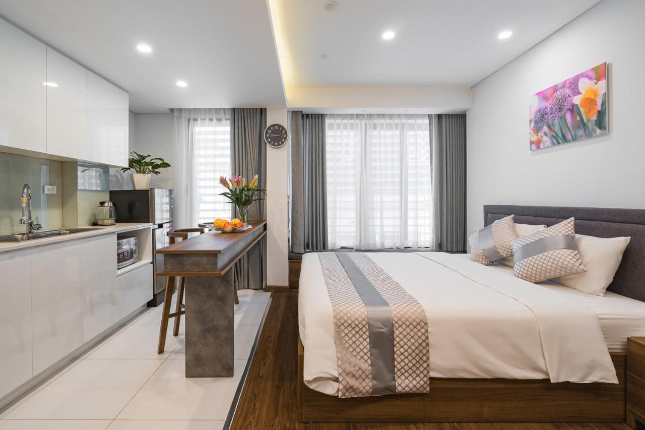 Hotel Narcissus & Hanoi